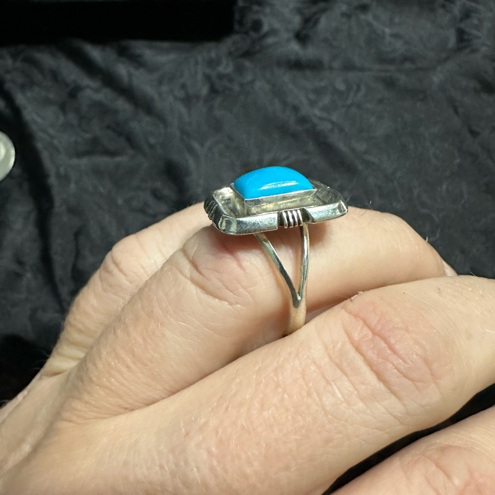 Vintage Sterling Silver Ring with Turquoise Stone - Picture 4 of 5